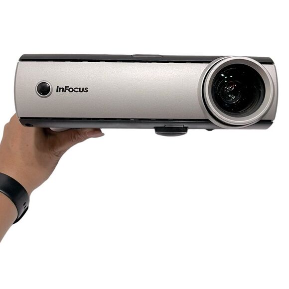 InFocus IN32 DLP LCD Projector with Carry Case - Picture 3 of 15